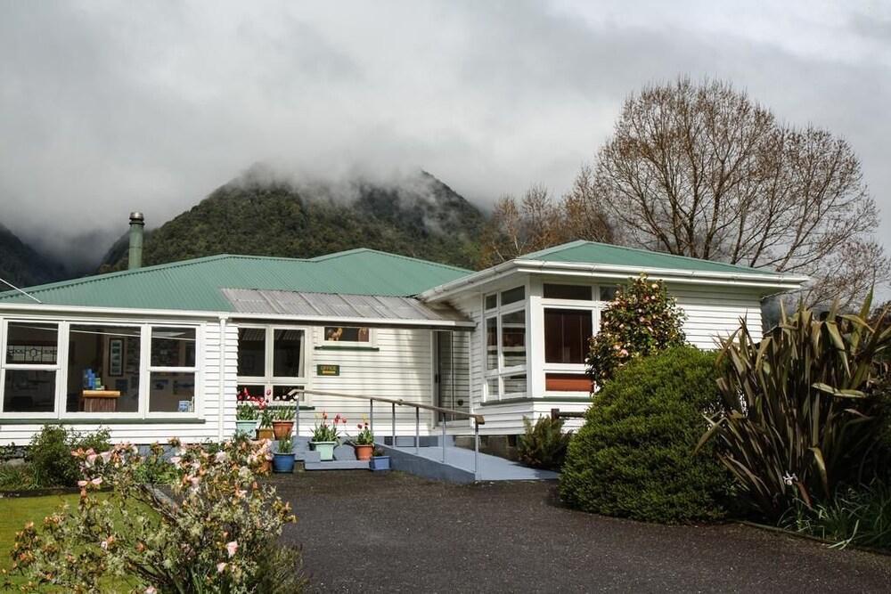 Rainforest Motel Fox Glacier Bagian luar foto