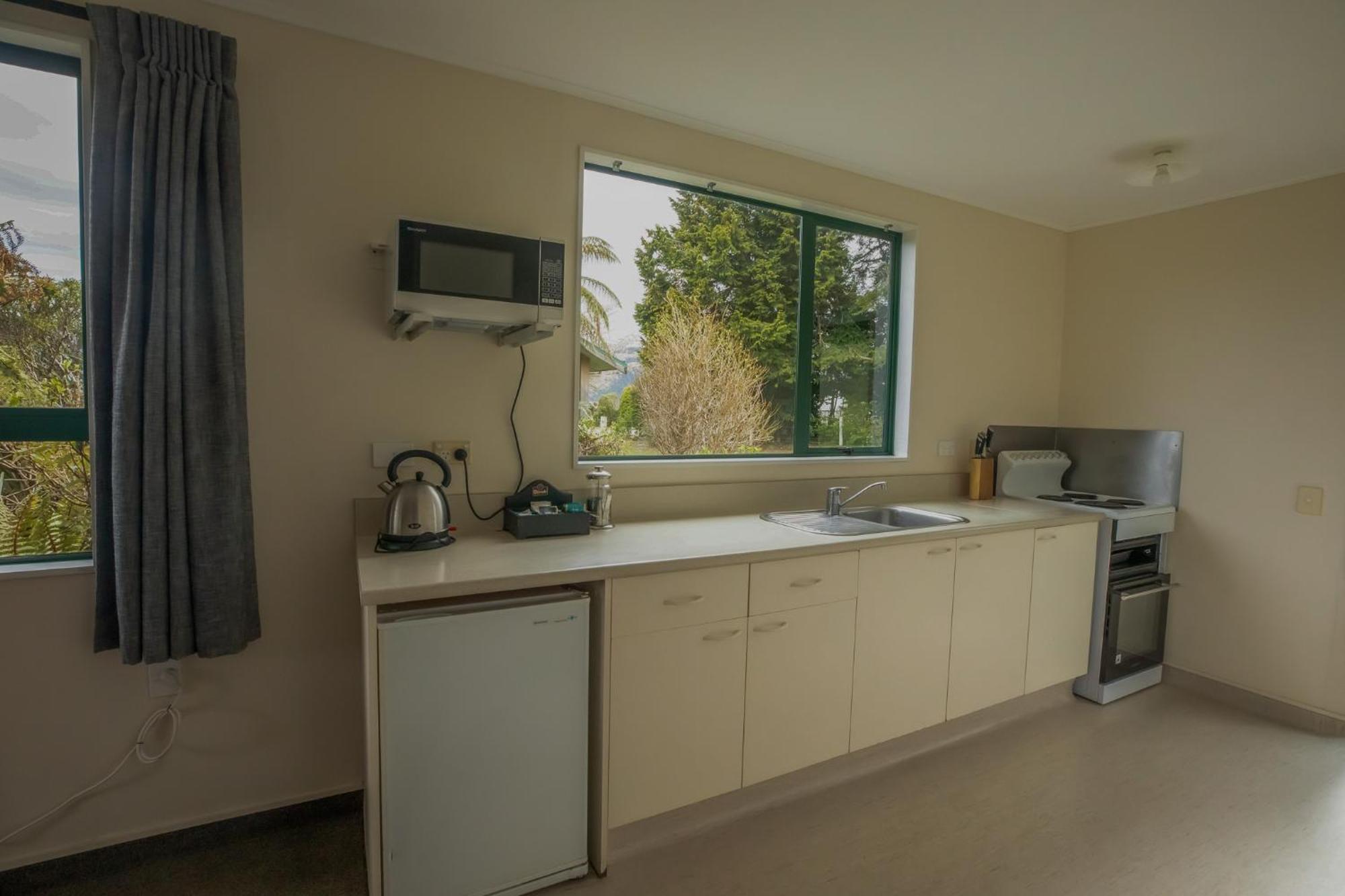 Rainforest Motel Fox Glacier Bagian luar foto