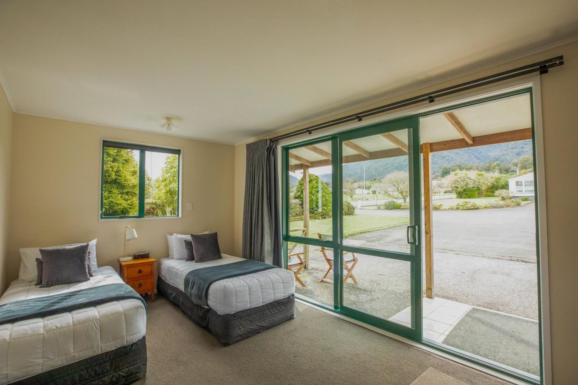 Rainforest Motel Fox Glacier Bagian luar foto