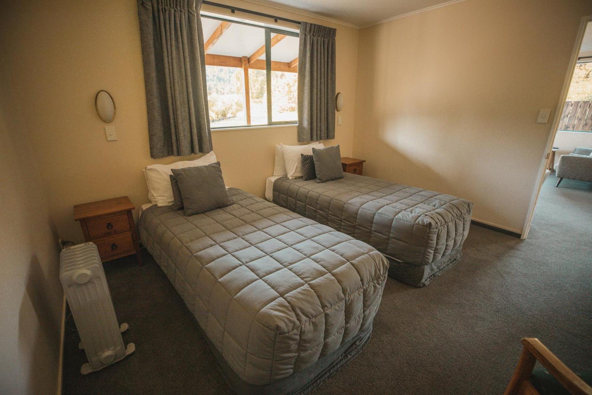 Rainforest Motel Fox Glacier Bagian luar foto